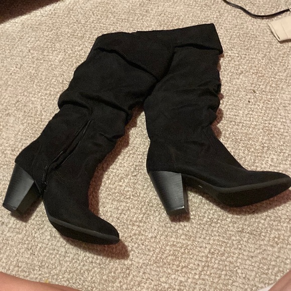 $5 ADD ON Black Short Heeled Slouchy Boots - Picture 1 of 5